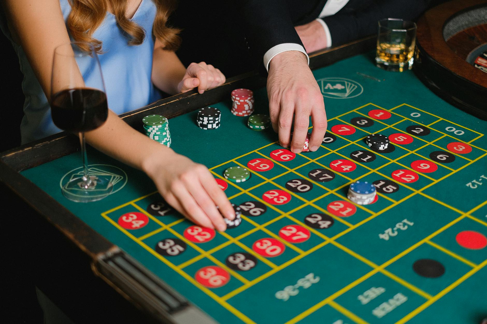 Màn hình trò blackjack và roulette phù hợp cho người mới làm quen
