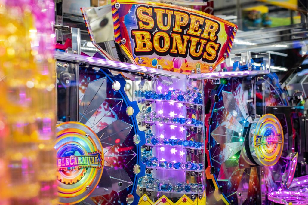 Nút quay thủ công và quay tự động trên giao diện slot