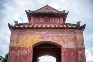 Người chơi theo dõi ván xì dách trực tuyến trên điện thoại